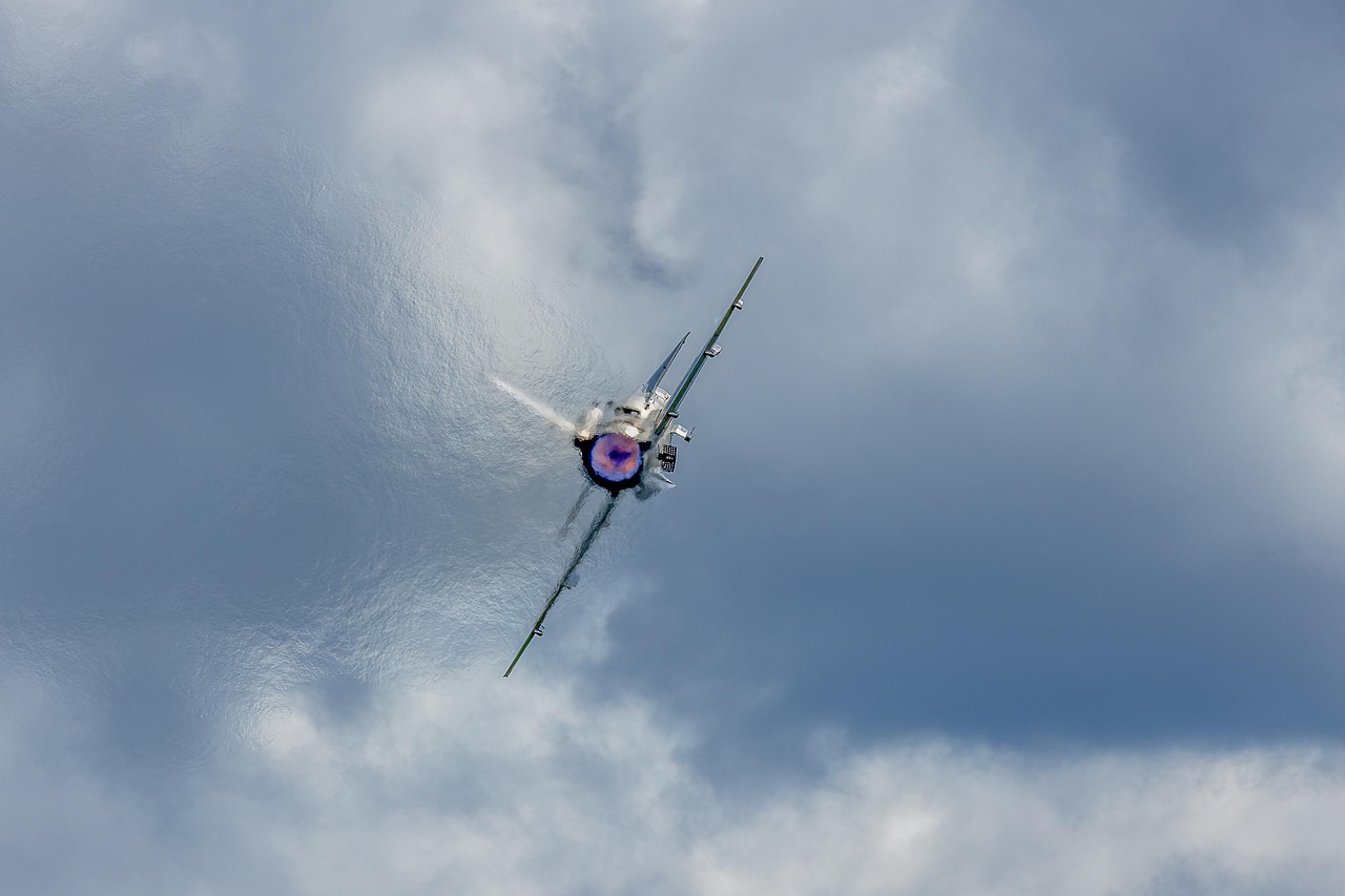 兔子ip实名账号:短信与社交媒体之间的比较,哪一个更有效?