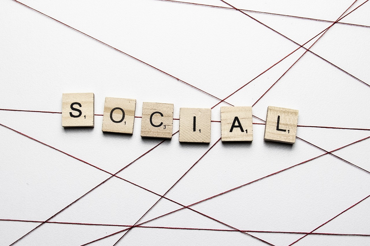 微信号批发市场:如何利用短信服务实现多渠道互通?